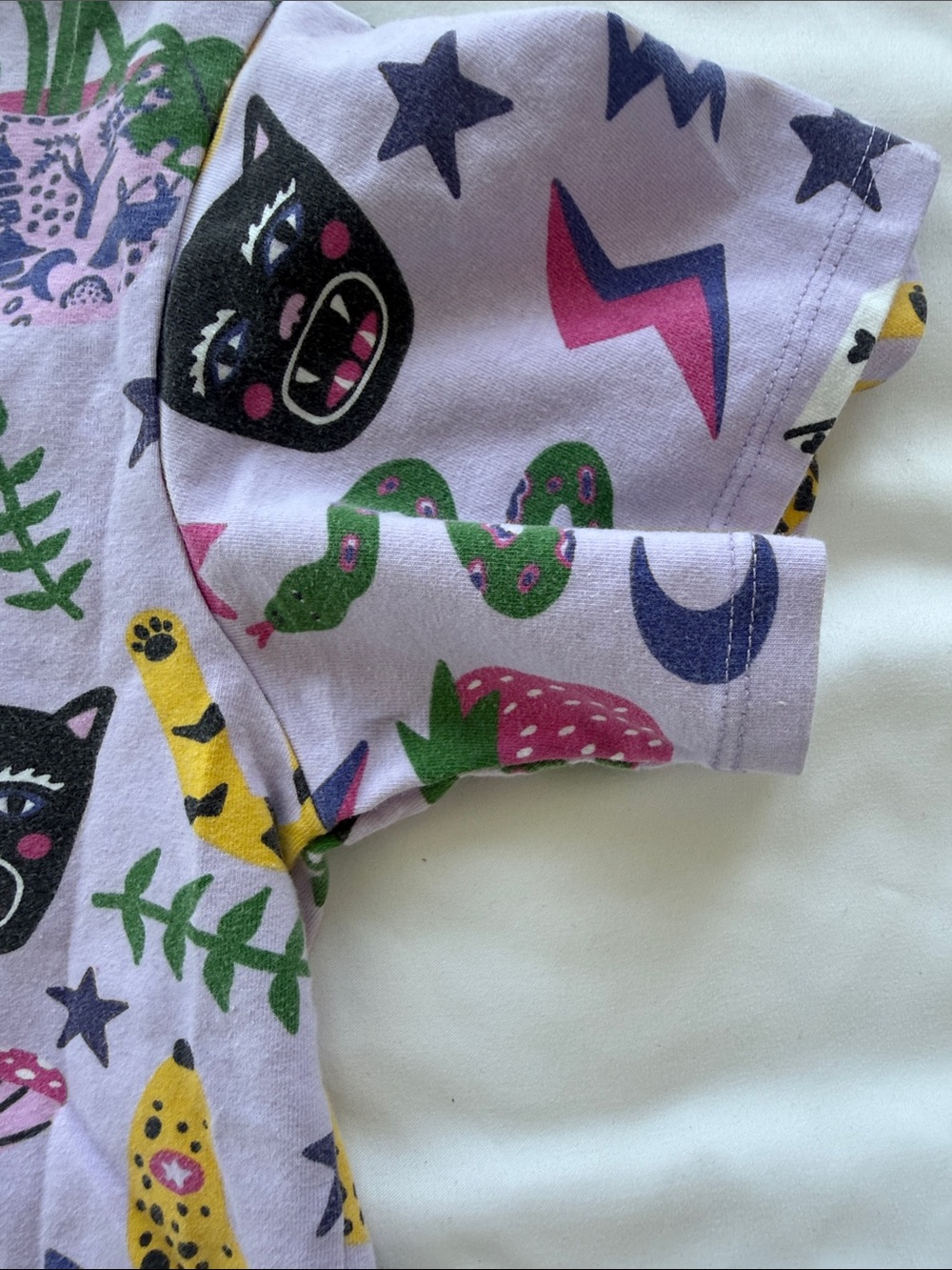 Nooworks Lavender Graphic Cropped Tee with Multicolor Prints - Picture 4 of 7